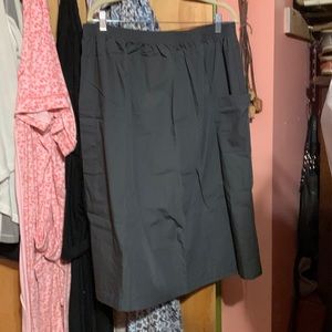 Mazel uniforms by Scrub Co. 2X gray scrub skirt with side pockets.
